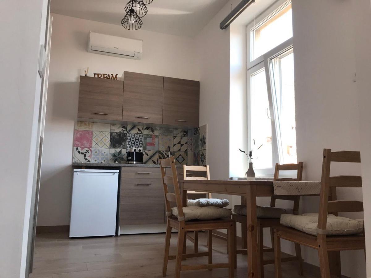 Studio Apartmani Paola Rijeka Buitenkant foto